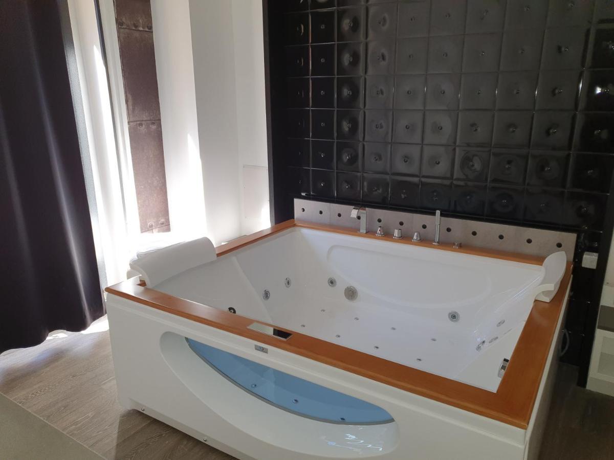 Emphasis Suites & Rooms Cagliari Buitenkant foto