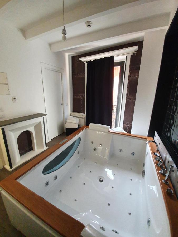 Emphasis Suites & Rooms Cagliari Buitenkant foto