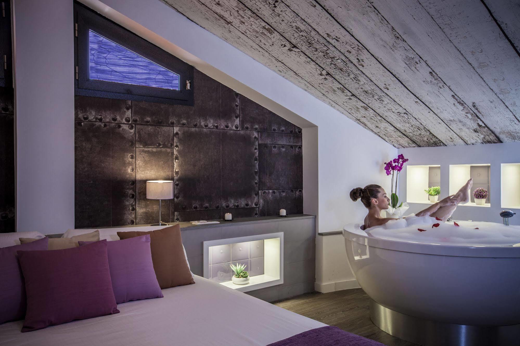 Emphasis Suites & Rooms Cagliari Buitenkant foto