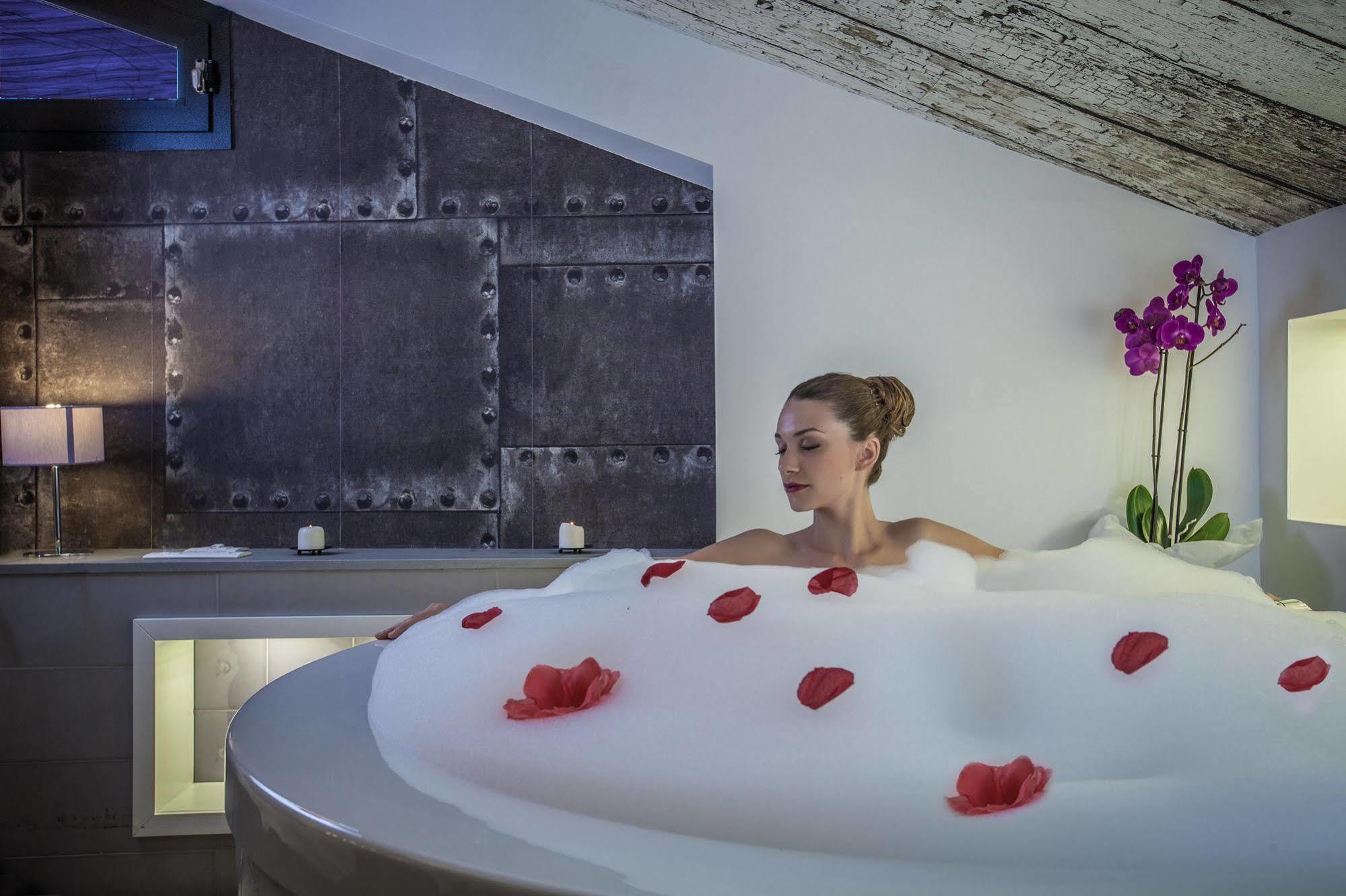 Emphasis Suites & Rooms Cagliari Buitenkant foto
