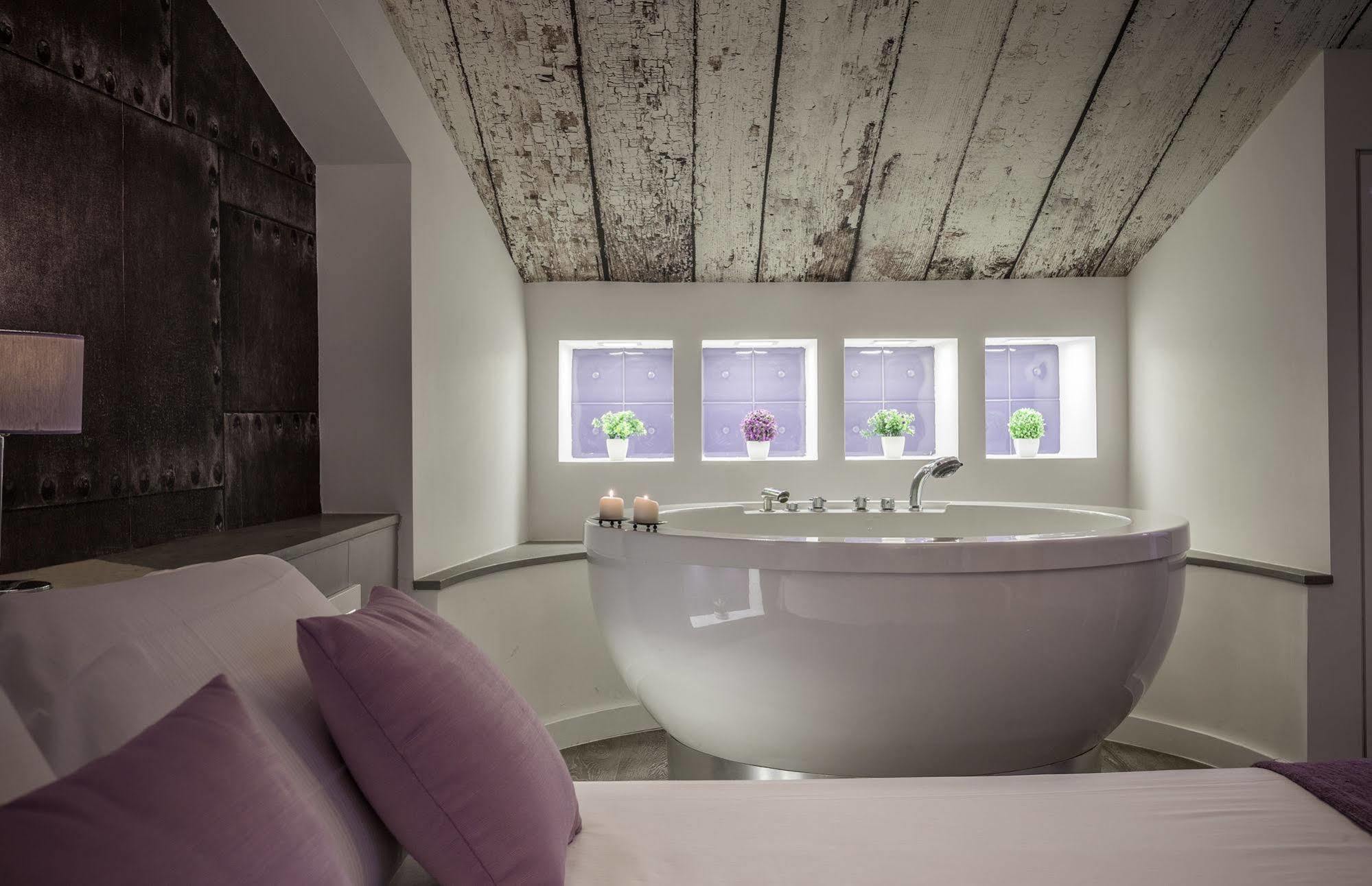 Emphasis Suites & Rooms Cagliari Buitenkant foto